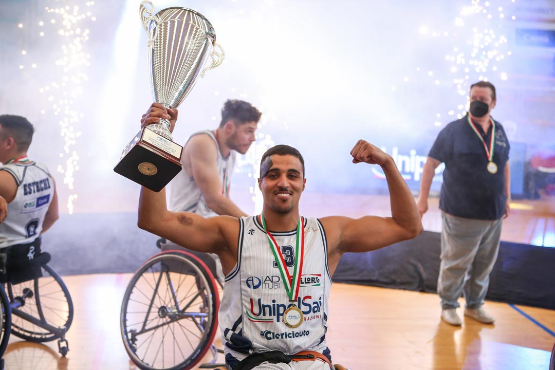 Driss Saaid con la coppa