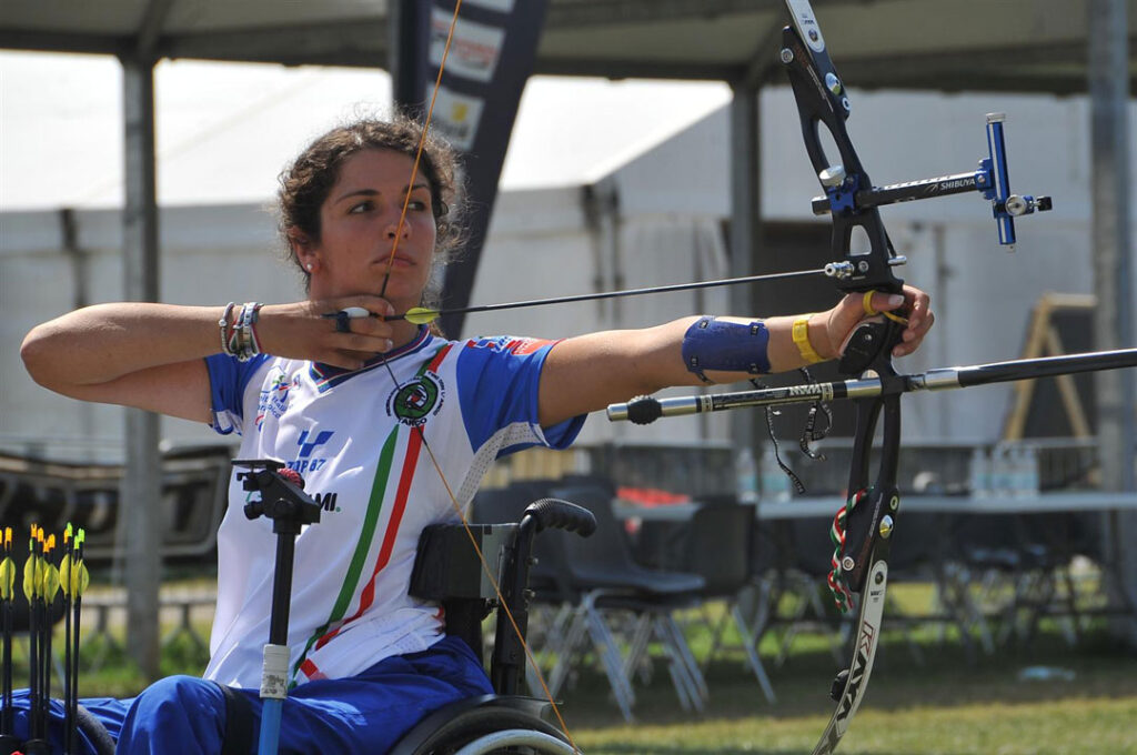 Elisabetta Mijno tiro con l'arco