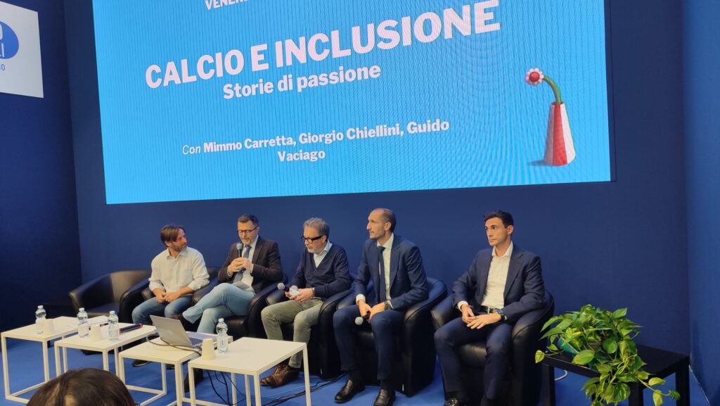 Salone del Libro 2025: gli ospiti dell'incontro su calcio e inclusione seduti sul palco
