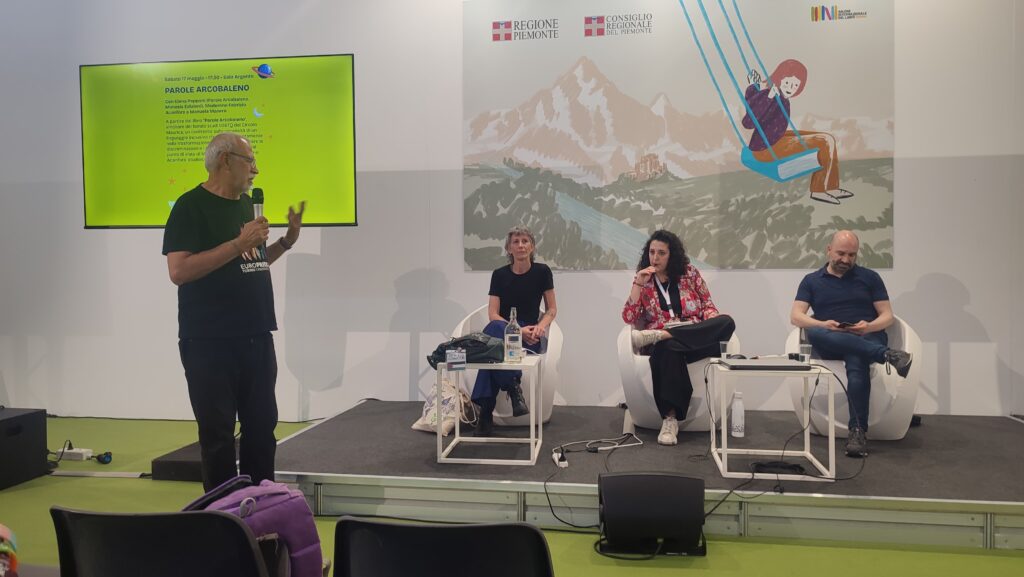 salone del libro di torino 2025, presentazione del libro parole arcobaleno di elena pepponi, ospiti seduti sul palco